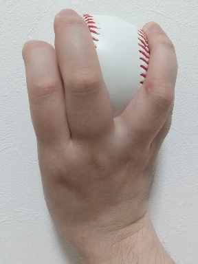 背面から見たシンカーの握り方